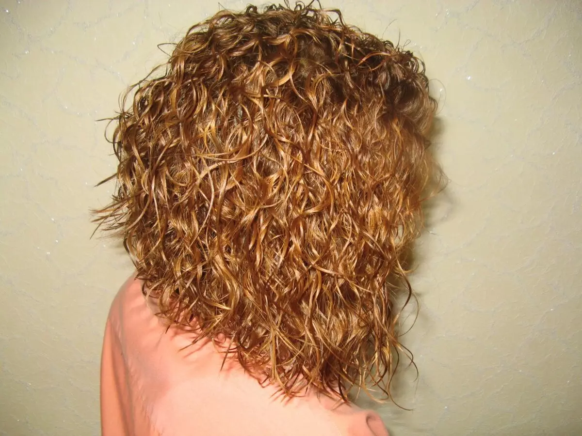 Hair Biosava a közepes hajon (57 fotók): Hogyan készítsünk egy nagy, könnyű és más biokémia közepes hosszú haját? Fekvő frizura 16638_8
