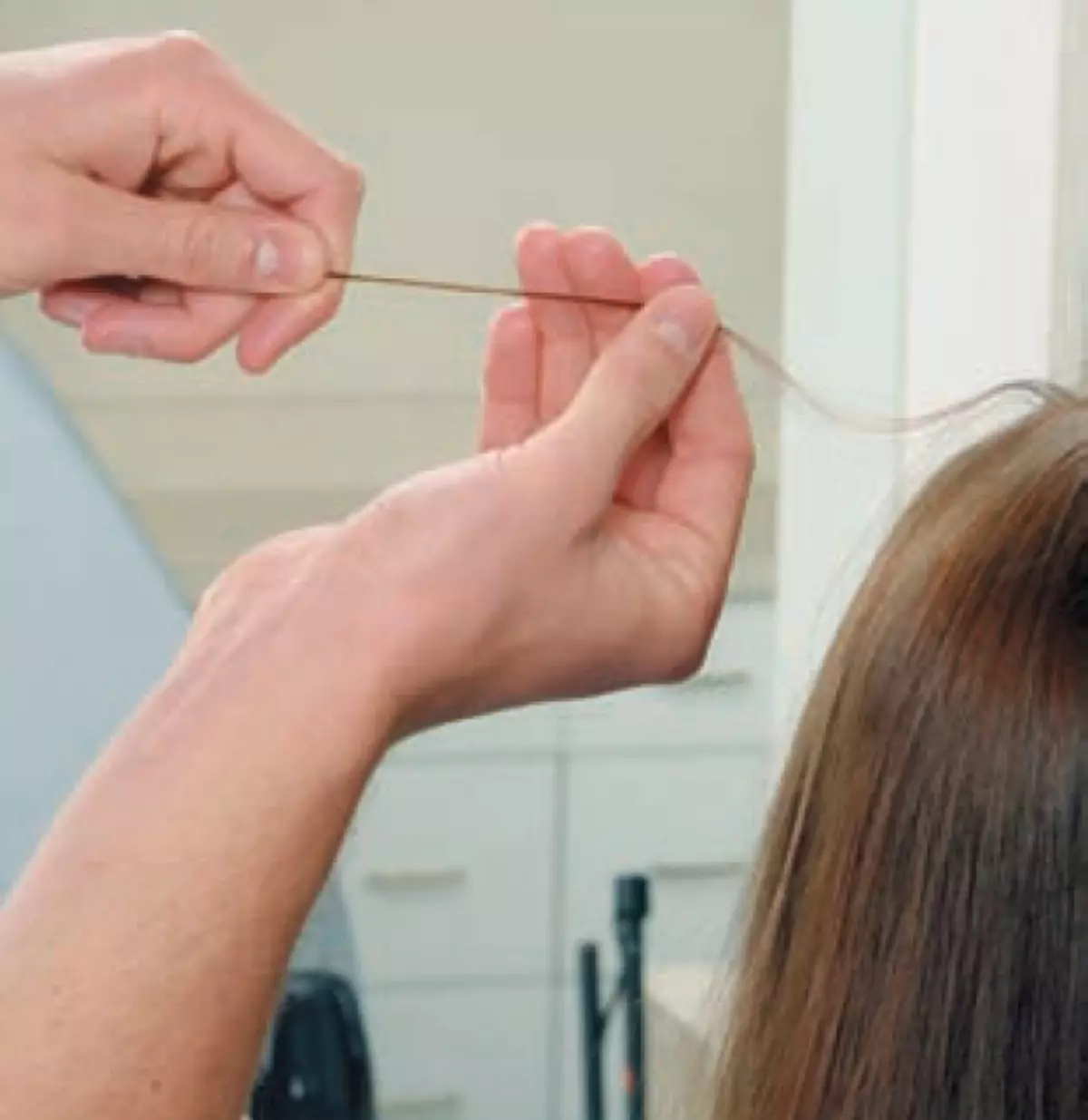 Curlilla química del cabello en casa: Instrucción paso a paso de la ejecución. ¿Qué medios elegir para la química en el cabello corto y largo? 16640_28