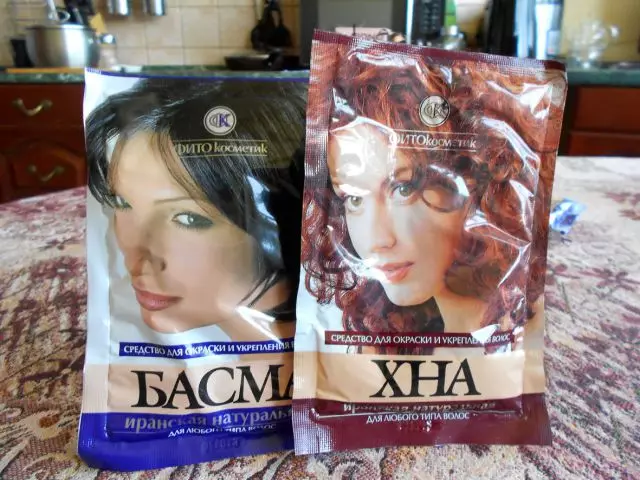Ako maľovať vlasy Henna a Bass? 50 Fotografie Aké proporcie sú potrebné na získanie hnedej farby? Aké odtiene možno získať? Farbovanie vlasov doma, recenzie 16653_16