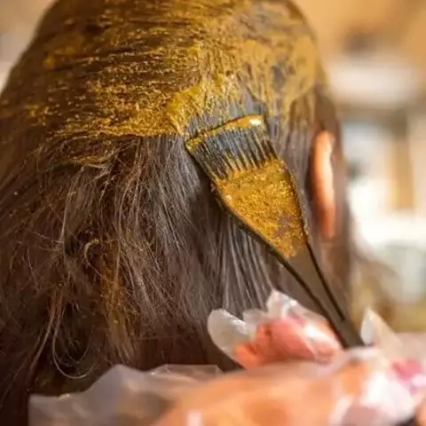 Hur man målar hår henna och bas? 50 foton Vilka proportioner behövs för att få brun färg? Vilka nyanser kan erhållas? Hårfärgning hemma, recensioner 16653_39