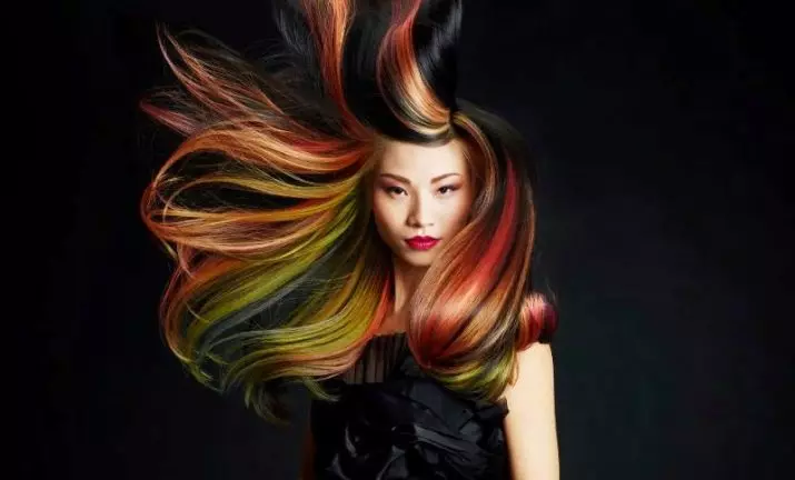 Boyama Saç Strands (49 Fotoğraf): Evde karanlık ve sarı saçlı iplikler nasıl boyanır? Parlak renklerin seçimi. Kırmızı tonlar kimler? 16654_2