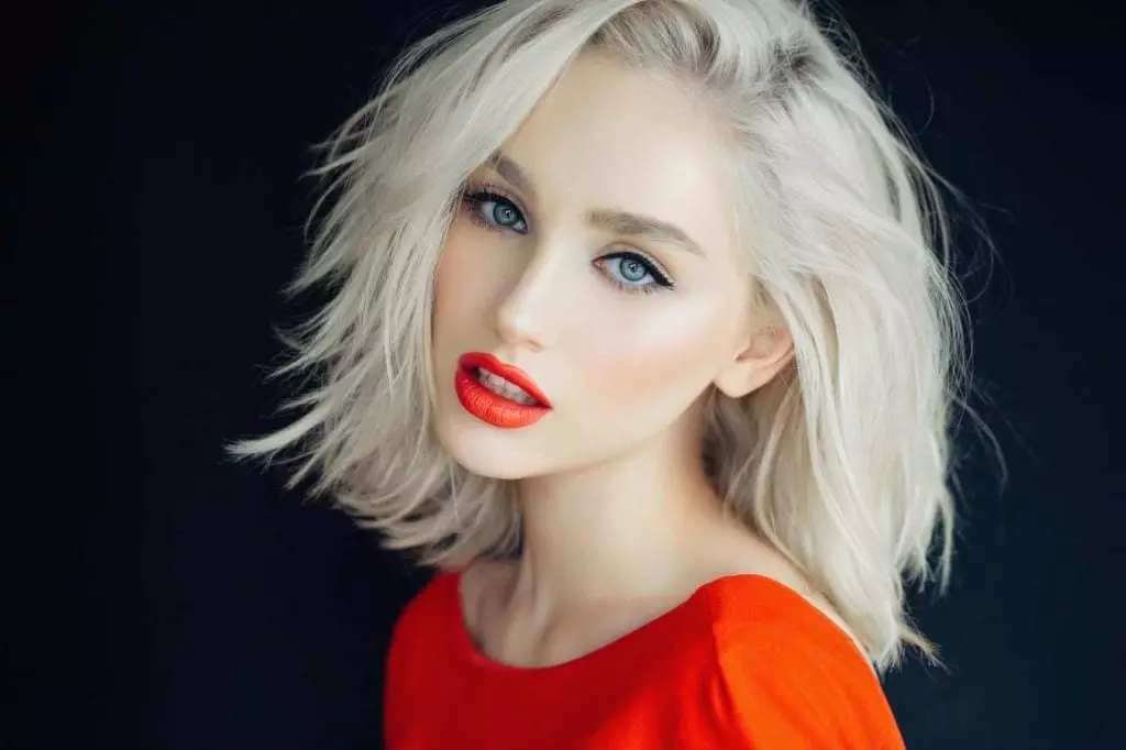 Vakkert hårfarging for blondiner (44 bilder): Fasjonable trender Maleri Kort og langt hår, interessante alternativer for middels lengde krøller 16659_17