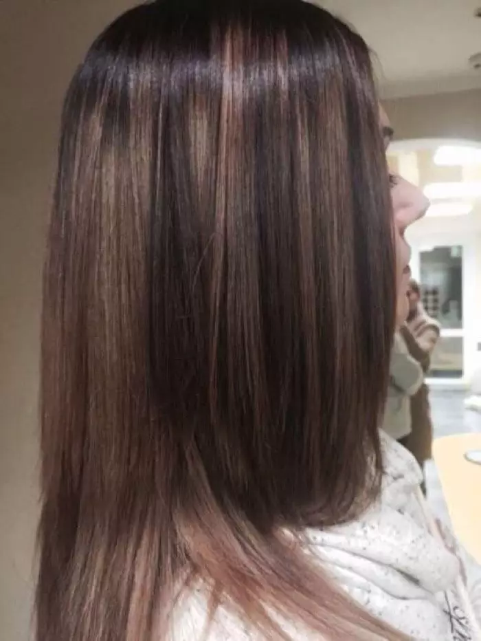 (42 फोटो) काळे केस वर ब्राऊनिंग: हे काय आहे? घरी मध्यम आणि लहान लांबी सरळ केस staining तंत्र. किती काळ केस रंगविण्यासाठी? 16669_5