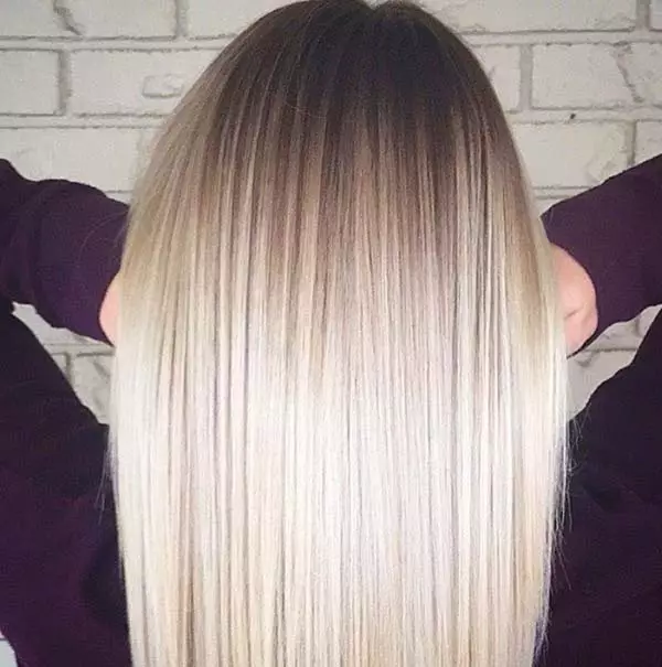 Staining Hair Blond (50 foto's): Trendy Tendencies schilderen kort en lang haar. Hoe blond en donker haar van gemiddelde lengte te schilderen? 16673_13