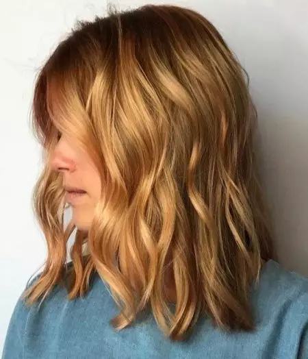 Staining Hair Blond (50 foto's): Trendy Tendencies schilderen kort en lang haar. Hoe blond en donker haar van gemiddelde lengte te schilderen? 16673_46