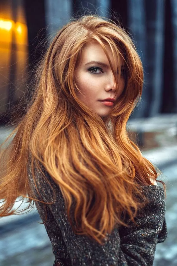 Krāsošanas Blond Hair (59 fotogrāfijas): kādā krāsā jūs varat krāsot gaismas un tumši gaišus matus vidēja garuma? Trendy varianti glezniecības 16674_28