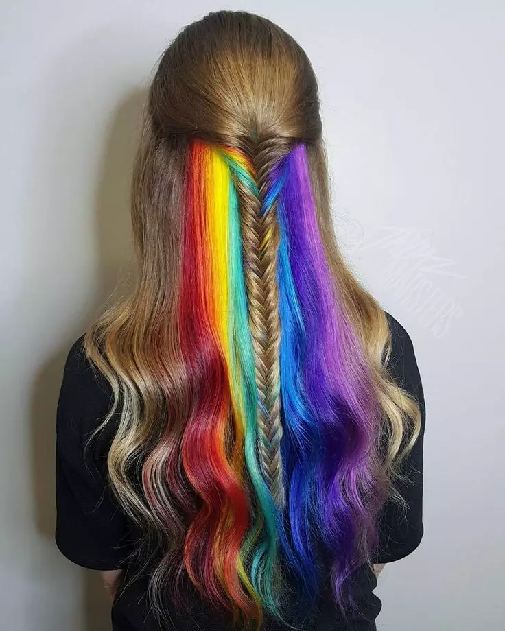 Modne tendencje kolorowania włosów (139 zdjęć): Zimowe nowe produkty w malowaniu różnych fryzur, nowoczesne stylowe kolory kobiece włosy 16677_105