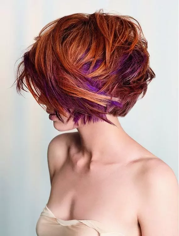 Modne tendencje kolorowania włosów (139 zdjęć): Zimowe nowe produkty w malowaniu różnych fryzur, nowoczesne stylowe kolory kobiece włosy 16677_14