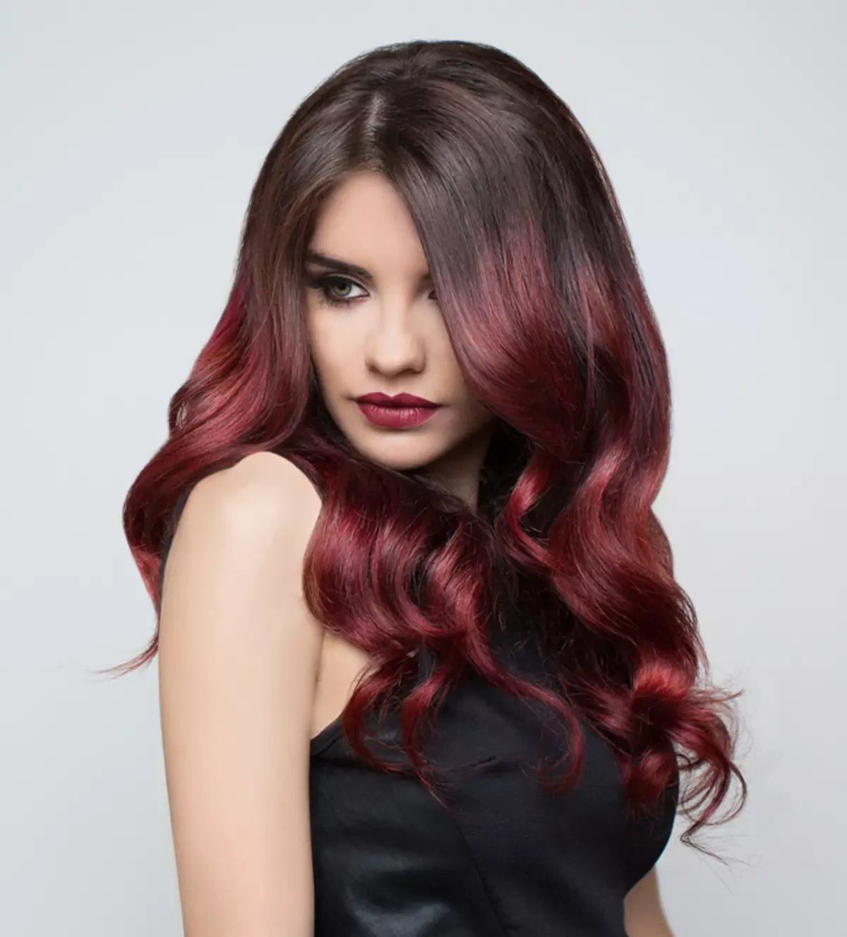Módne tendencie farbenie vlasov (139 fotografií): Zimné nové produkty v maľbe rôznych účesov, moderné štýlové farby ženských vlasov 16677_25