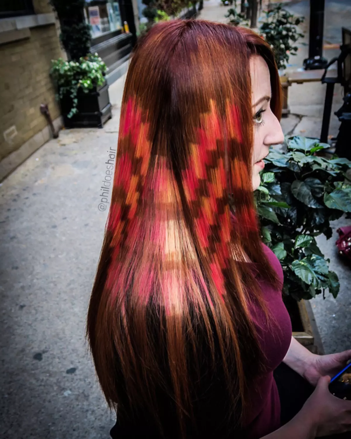 Tendencat në modë të ngjyrosjes së flokëve (139 foto): Produktet e reja të dimrit në pikturë të haircuts të ndryshme, ngjyra moderne elegant të flokëve femra 16677_60