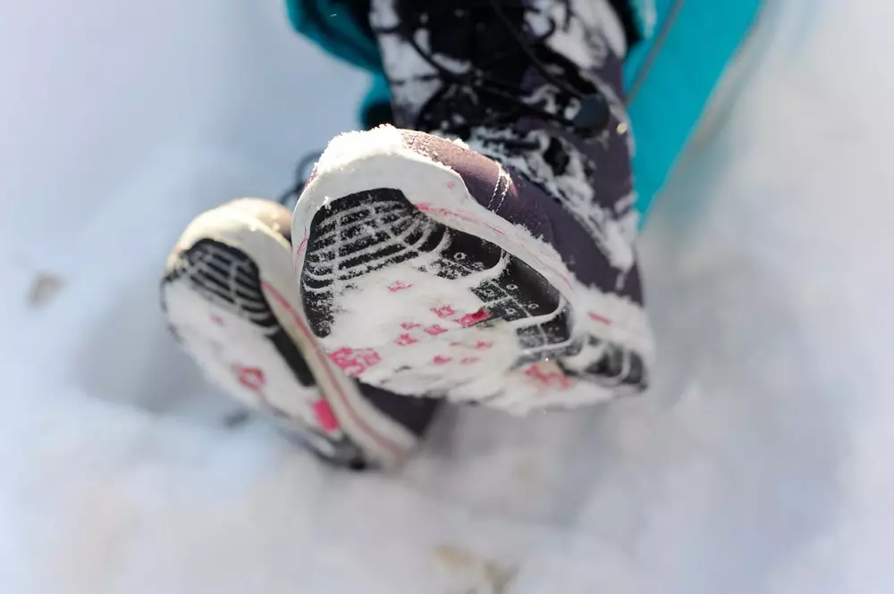 Snowubuthuthuthuthuthes (58 fotogrāfijas): kas tas ir? Piemēroti laika apstākļi un apavu temperatūra. Kāda ir atšķirība starp dutikiem no sniegaubuts? 1667_16