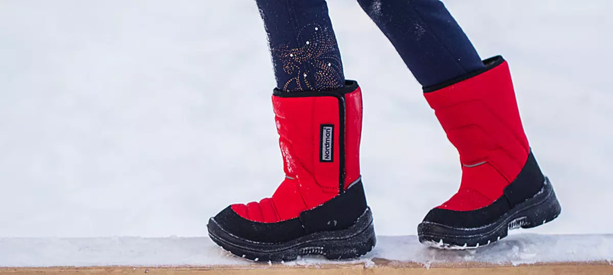 Snowubuthes (58 фотографии): Што е тоа? Соодветно време и температура за чевли. Која е разликата меѓу Сунки од снежни врнежи? 1667_57