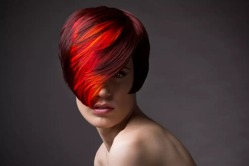 Barevné barvení vlasů (74 fotek): Jak si vybrat barvu pro jasné barvení? Jak malovat krátké, střední a dlouhé vlasy? Malování tipy 16684_4