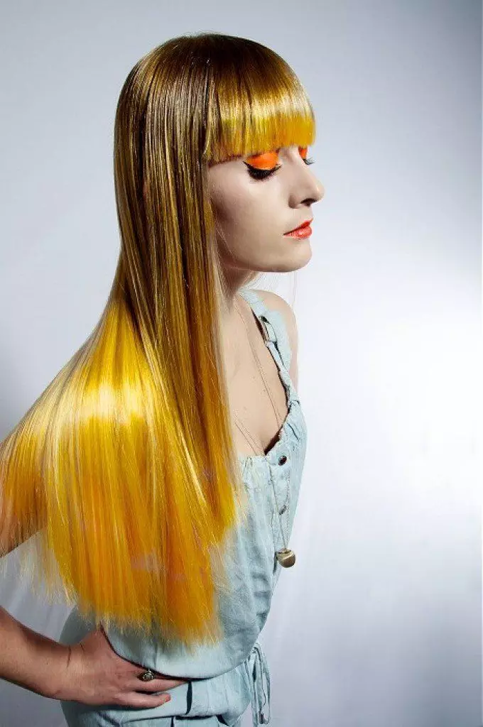 Colorarea părului color (74 fotografii): Cum să alegeți Paint pentru colorarea luminoasă? Cum de a picta părul scurt, mediu și lung? Sfaturi de pictura 16684_68