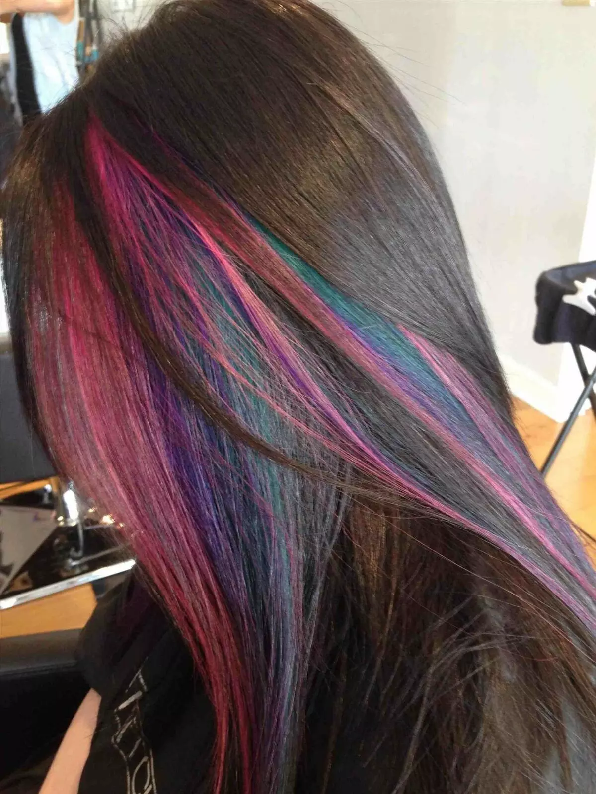 Χρώμα χρώματος χρώματος (74 φωτογραφίες): Πώς να επιλέξετε το χρώμα για φωτεινή χρώση; Πώς να ζωγραφίσετε τα μικρά, μεσαία και μακριά μαλλιά; Ζωγραφική συμβουλές 16684_72