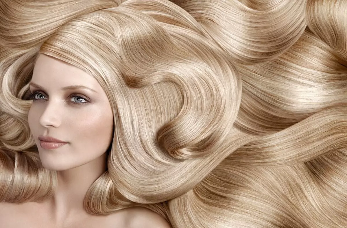Nhuộm tóc trong màu sáng (59 ảnh): Tranh tóc ngắn, trung bình và dài thành màu sáng. Làm thế nào bạn có thể vẽ tóc của bạn vào một màu sáng mà không bị đổi màu? 16694_40