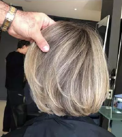 Airtouch krāsošana uz tumšiem matiem (57 fotogrāfijas): kādi toņi ir piemēroti brunetēm? Tehnika, kas veic īsos matus un vidēja garuma cirtas 16696_26
