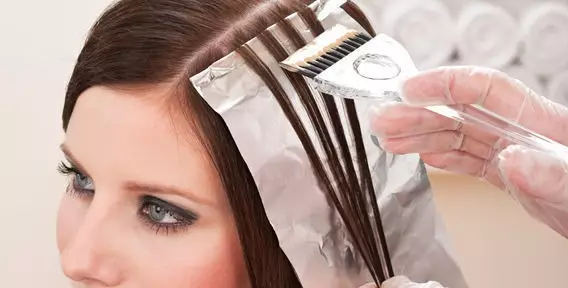 AirTouch Оцветяването на тъмна коса (57 снимки): Какви нюанси са подходящи за брюнетки? Техника извършване на къса коса и къдрици на средна дължина 16696_6