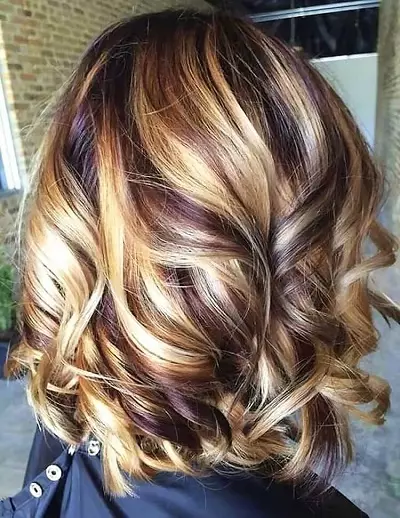 Cabelo de tingimento de moda de lonxitude media (92 fotos): novidades e tendencias elegantes, interesantes opcións de pintura moderna para o cabelo das mulleres 16699_6