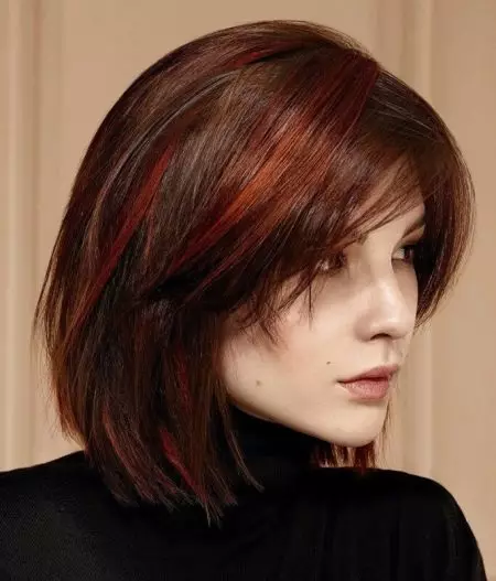 Moderna boja kose srednje duljine (92 fotografije): elegantne novosti i trendovi, zanimljive moderne mogućnosti slikanje za žensku kosu 16699_64