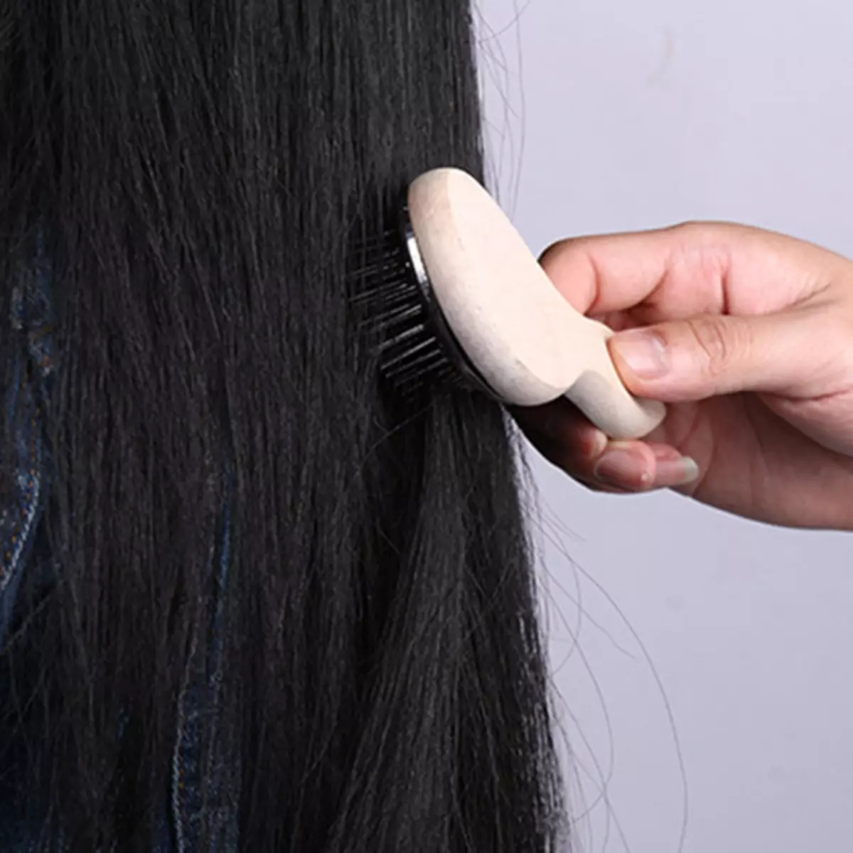 Природне перике за косу (19 фотографија): Изаберите женску кратку или дугу перику са имитацијом власишта. Како га сликати? Правила за негу 16711_16