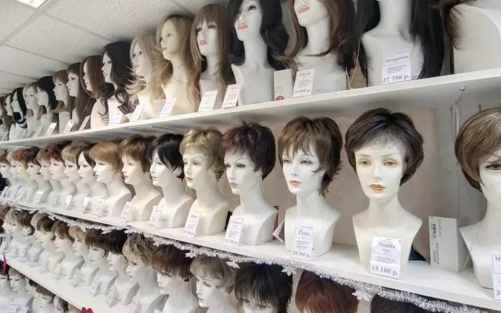 Природне перике за косу (19 фотографија): Изаберите женску кратку или дугу перику са имитацијом власишта. Како га сликати? Правила за негу 16711_2