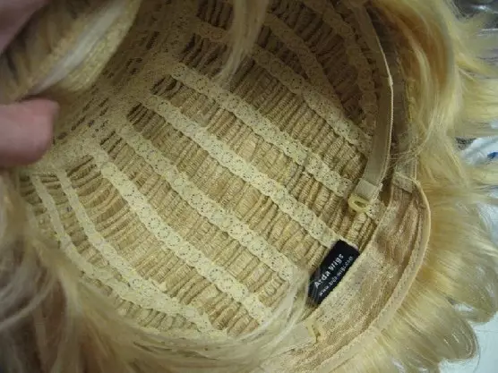 Природне перике за косу (19 фотографија): Изаберите женску кратку или дугу перику са имитацијом власишта. Како га сликати? Правила за негу 16711_8