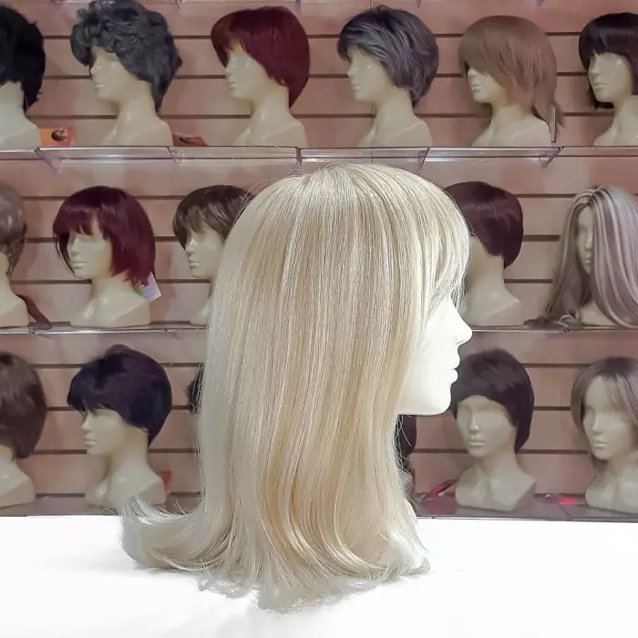 Wigs (67 ဓာတ်ပုံများ) - ဘောင်းဘီတိုတိုနှင့်ဆံပင်ပုံစံများအတွက်အမျိုးသမီးမော်ဒယ်များ။ ကာရာ, Afro နှင့် Bang တို့၏ခြုံငုံသုံးသပ်ချက်။ ဘယ်လိုရွေးချယ်ရမလဲ, 0 တ်ဆင်စောင့်ရှောက်ခြင်း, 16715_27