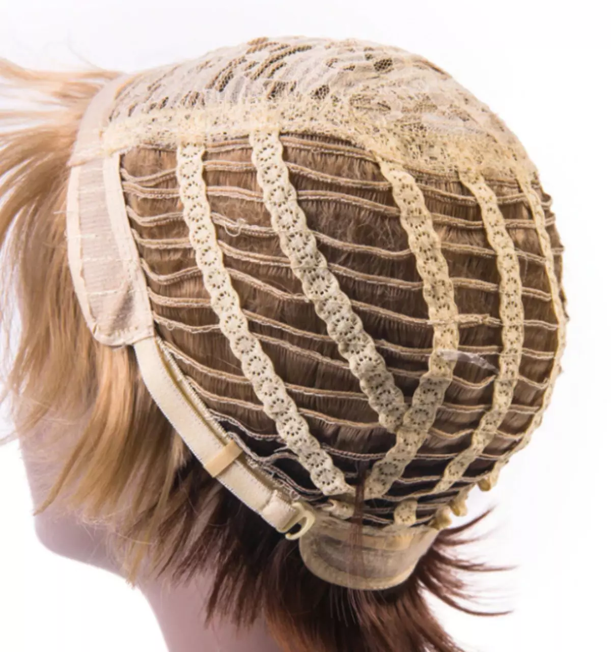 Wigs (67 ফটো): দীর্ঘ ও স্বল্প মেয়াদী চুল জন্য মহিলা মডেল। কারা, আফ্রো এবং চৌকো করে কাটা সংক্ষিপ্ত বিবরণ। কিভাবে বেছে পরিধান এবং যত্ন নিতে হয়? 16715_34