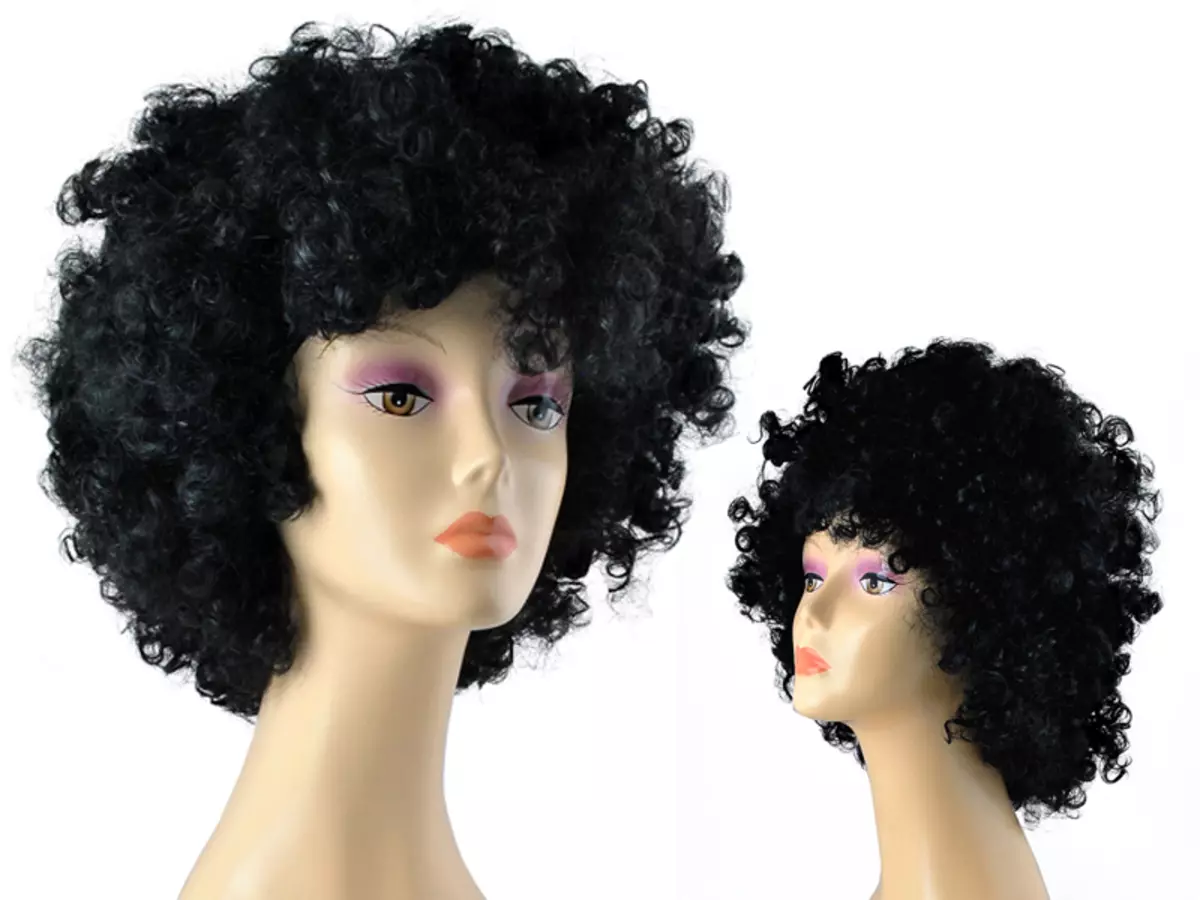 Wigs (27 foto): ụdị nwanyị dị iche iche maka ogologo ntutu na mkpụmkpụ mkpụmkpụ. Isi nke Kara, Afro na Bangs. Etu esi ahọrọ, yi ma na-elekọta? 16715_41