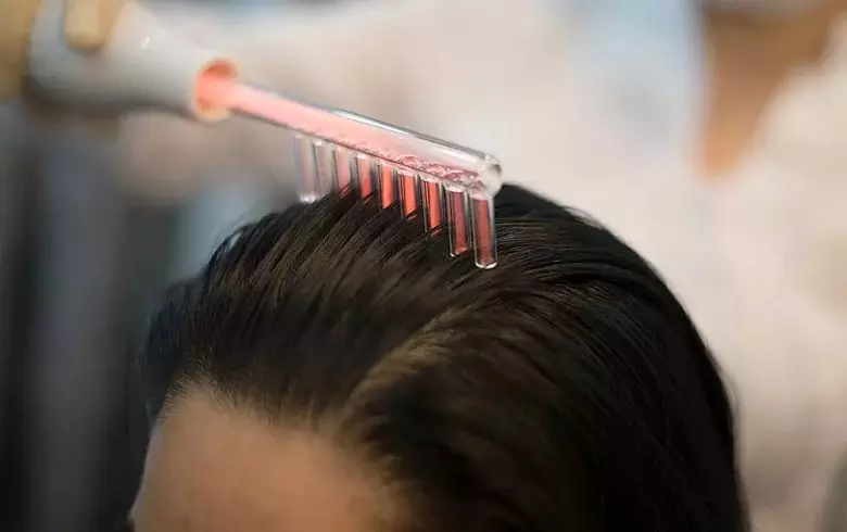 Ako pestovať vlasy? 48 foto metód veľmi rýchlych rastúcich dlhých vlasov. Ako urýchliť svoj rast s kozmetikou? 16754_30