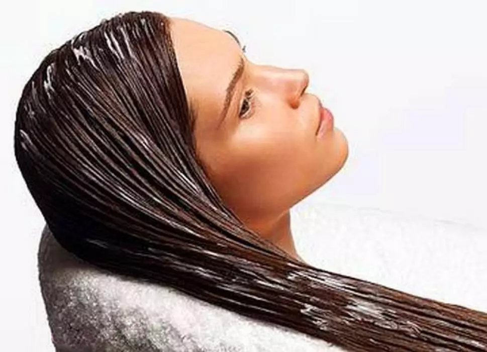 Comment renforcer les cheveux? Herbes et gélules, lotions et teinture, ampoules et autres moyens pour renforcer les cheveux à la maison 16755_44