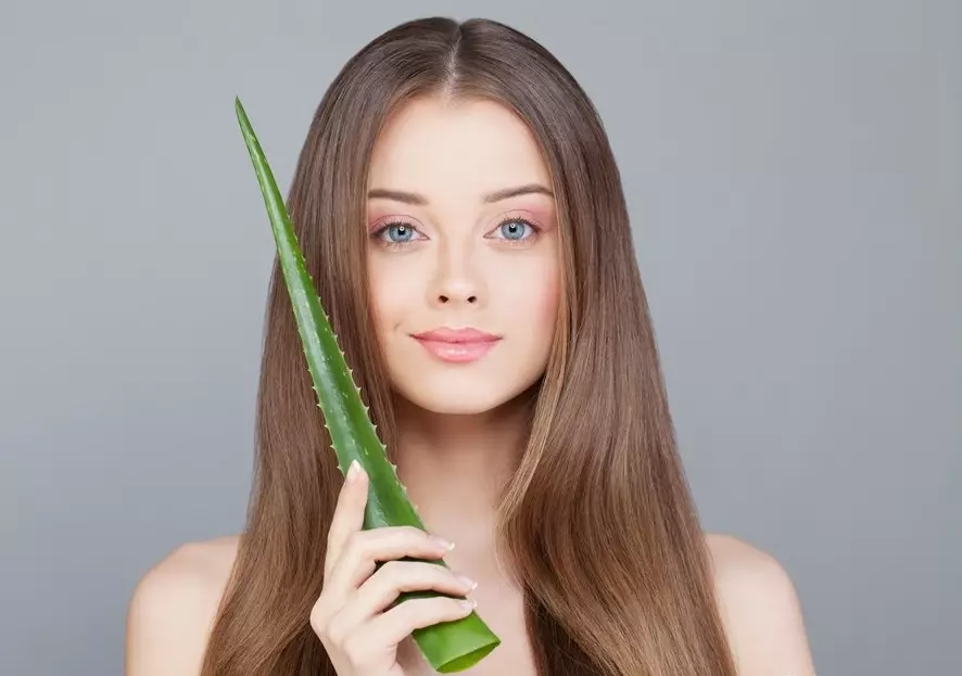 Comment faire pousser des cheveux à la maison? 48 photos Comment cultiver les cheveux pendant 10-20 cm par semaine? Recettes folkloriques et massage pour activer la croissance des cheveux 16757_36