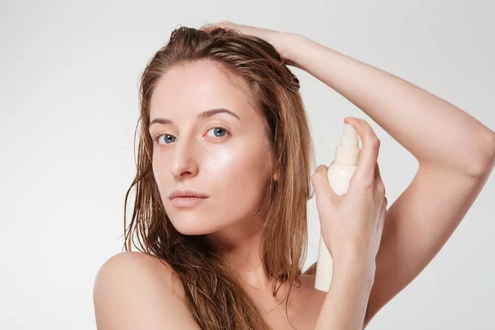 Comment faire pousser des cheveux à la maison? 48 photos Comment cultiver les cheveux pendant 10-20 cm par semaine? Recettes folkloriques et massage pour activer la croissance des cheveux 16757_45