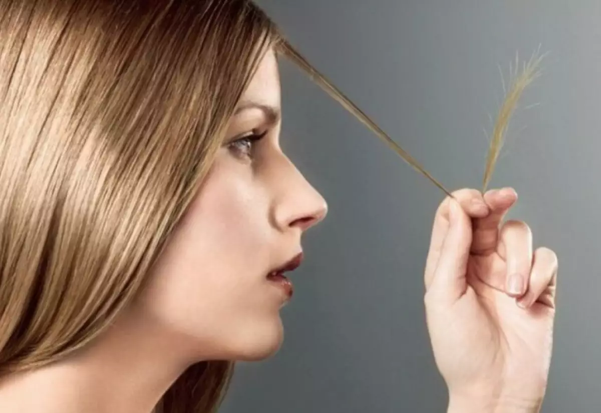 Perawatan rambut di rumah (82 foto): Tips untuk perawatan profesional di rambut yang berdebu dan rusak. Makeup apa yang lebih baik digunakan? Ulasan 16761_4