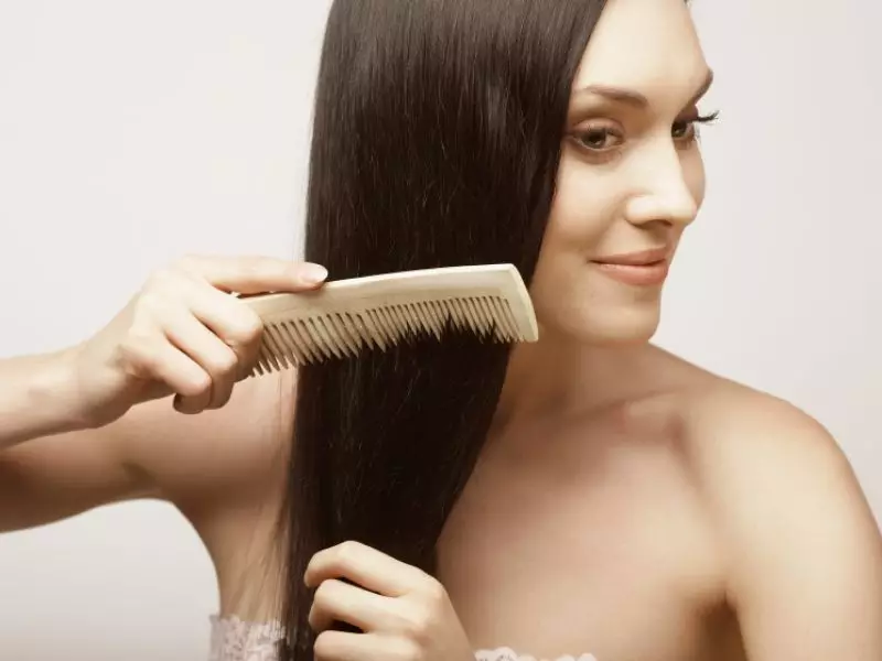 Pielęgnacja włosów w domu (82 zdjęcia): Wskazówki dla pracowników opiekuńczych w zakurzonych i uszkodzonych włosach. Jaki makijaż jest lepszy do użycia? Opinie 16761_80