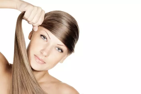 Cuidando el cabello delgado: procedimientos para la restauración del cabello delgado y raro en la cabina y en casa 16765_20