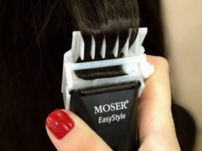 Polerowanie do włosów w domu: jak niezależnie polerować włosy nożyczkami lub maszyną do pisania w domu? 16772_19