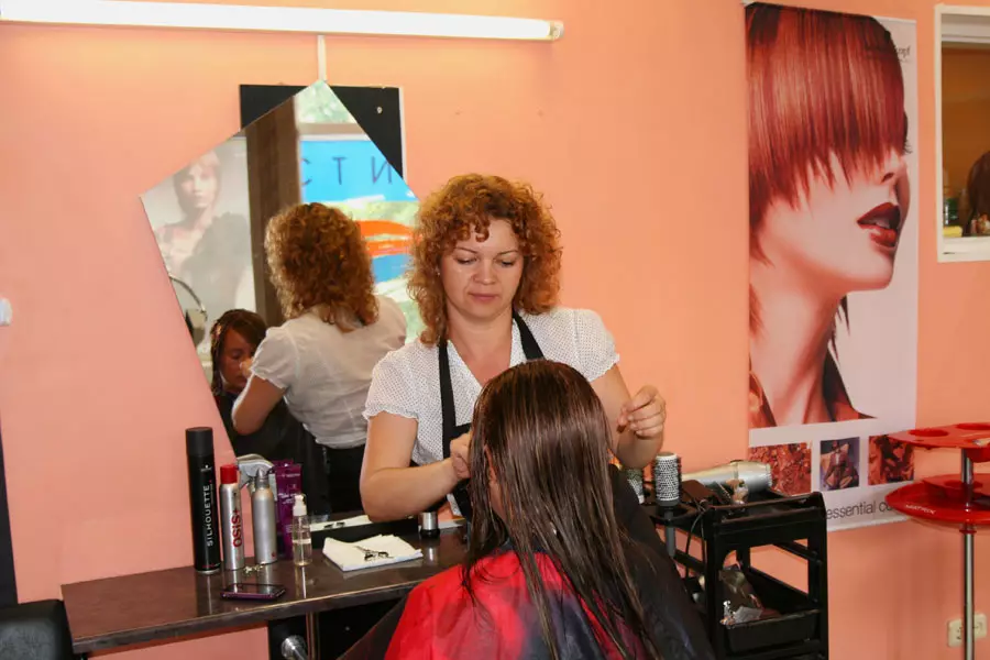 Hiustenlasit (50 kuvaa): Holding kotona, silkki ja värillinen hiustenlasitehosteet, esteet ja matriisipakkaukset, arvostelut 16773_6