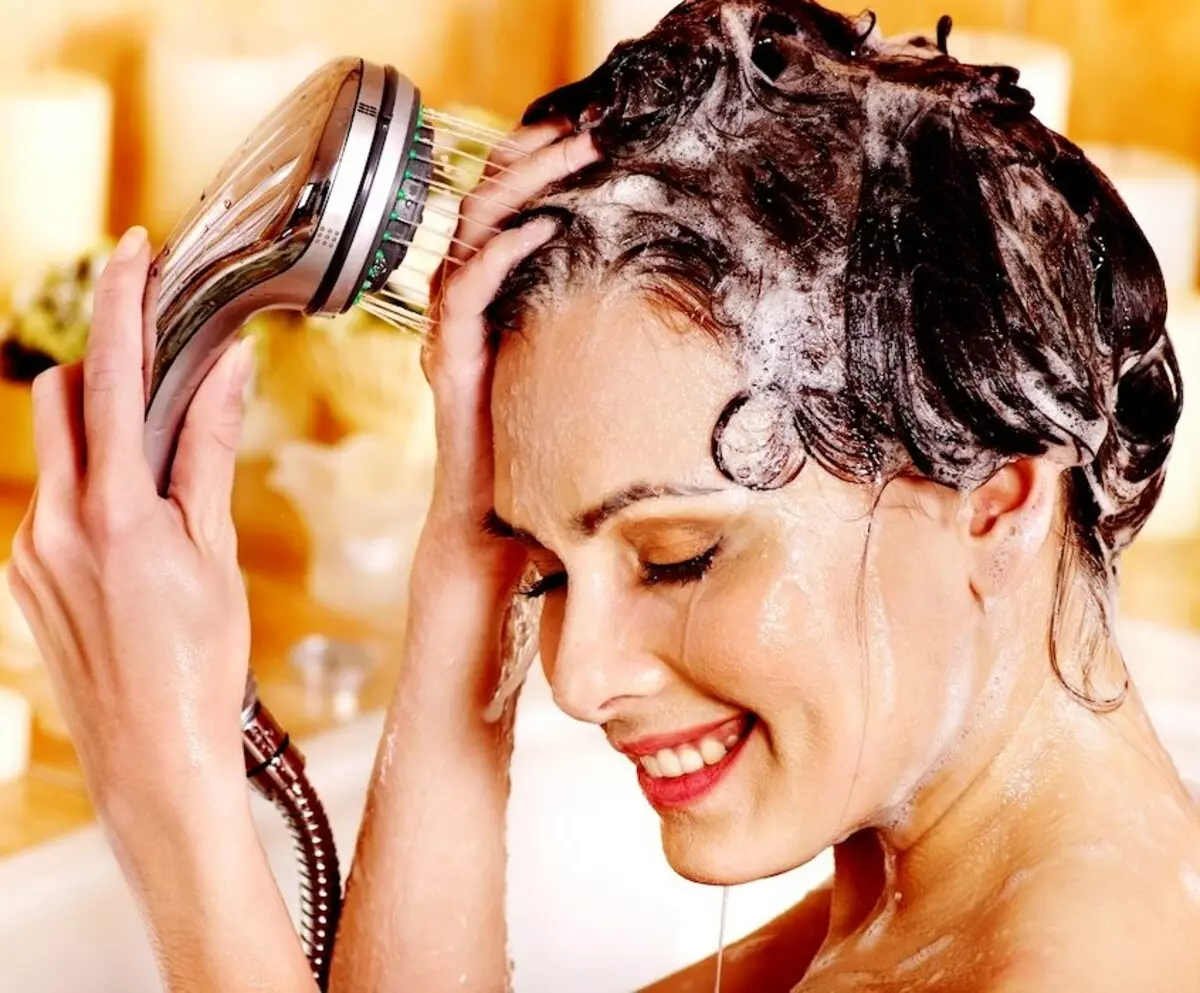 बालों के साथ एक टोपी कैसे धोएं? इसके बाद कितने दिन धोते हैं? घर पर पूरी तरह से लाल और अन्य हुहु को जल्दी से धोने के लिए कैसे? मैं यह क्या कर सकता हूँ? 16780_16