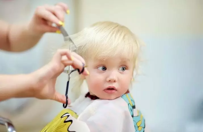 Frisyrer för kort hår för tjejer (67 foton): Vackra barns frisyrer för flytande hår hemma, frisyrer på en kara för små barn 16793_10