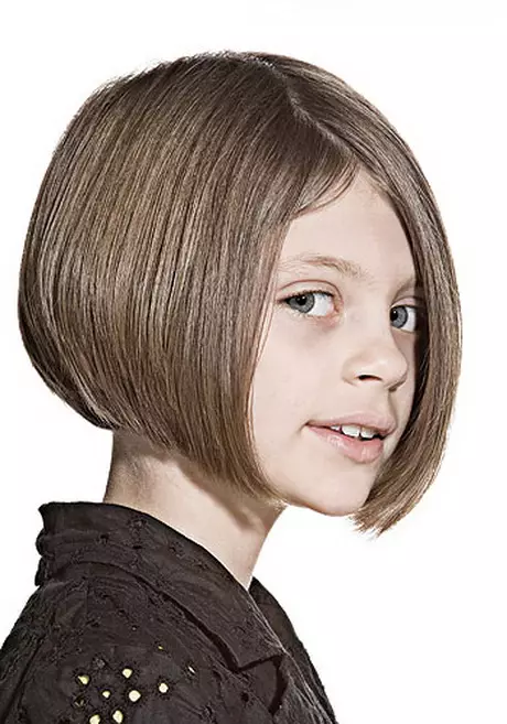 Frisurer til kort hår til piger (67 billeder): Smukke børns frisurer til flydende hår hjemme, frisurer på en Kara til små børn 16793_31