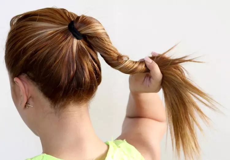 Un grupo para una chica: ¿Cómo hacer un hermoso peinado para niños para gimnasia rítmica? ¿Cómo hacer un niño un haz festivo con una burbuja? 16794_12