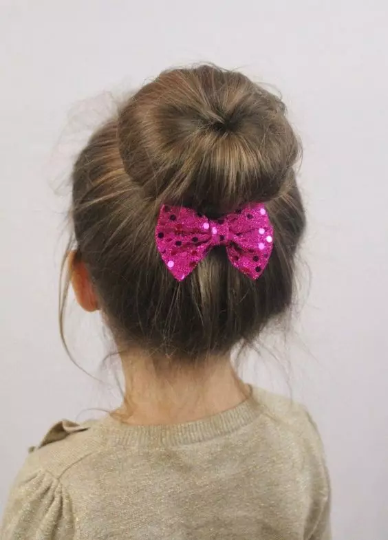 Un grupo para una chica: ¿Cómo hacer un hermoso peinado para niños para gimnasia rítmica? ¿Cómo hacer un niño un haz festivo con una burbuja? 16794_6