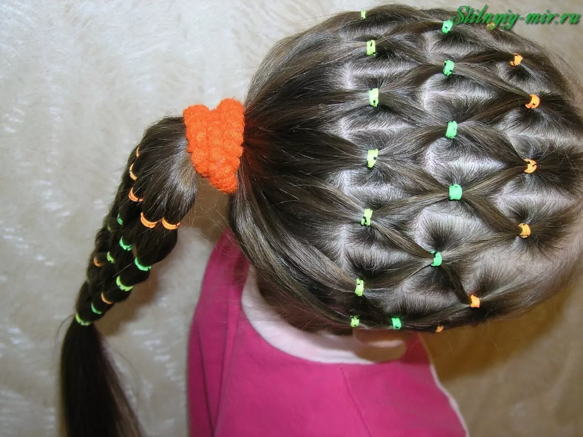 Lijepe frizure za djevojčice u vrtiću za 5 minuta: Kako brzo napraviti jednostavnu frizuru s dugom i kratkom kosom u vrtiću? 16798_2