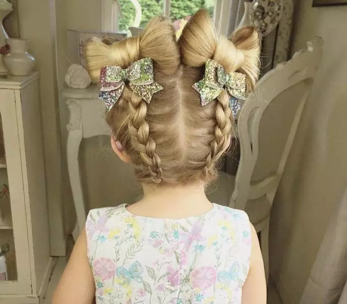Piękne fryzury dla dziewcząt w przedszkolu w ciągu 5 minut: jak szybko zrobić prostą fryzurę z długimi i krótkimi włosami w przedszkolu? 16798_4