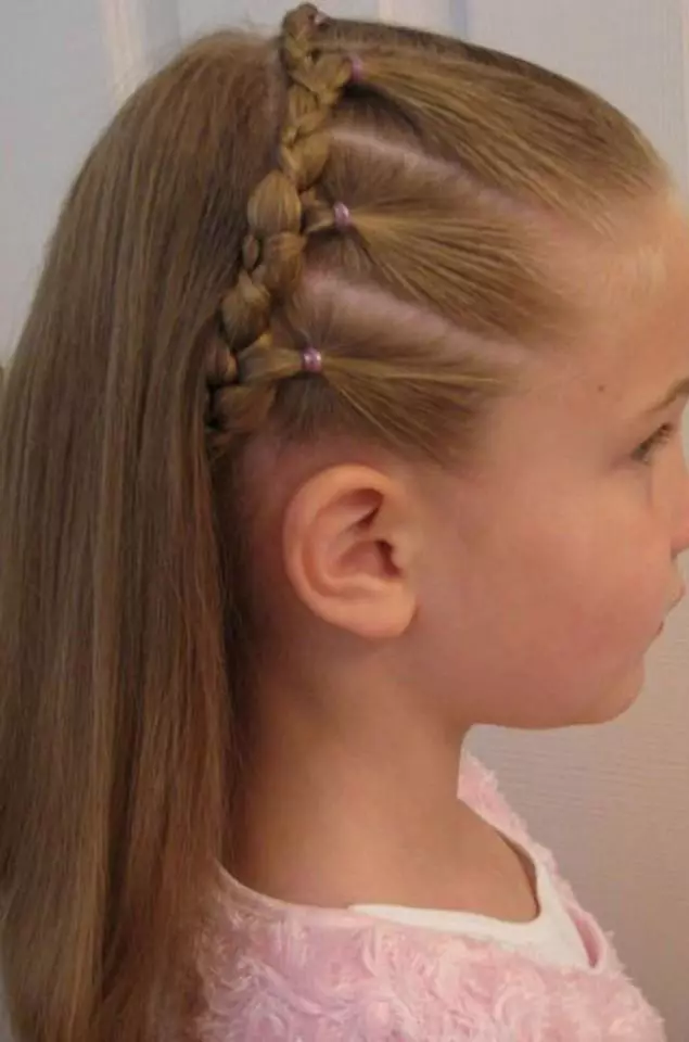 Лесни и убави фризури за девојки на училиште во 5 минути (97 фотографии): Како да направите едноставна фризура со свои раце во фази? Полесни школа опции 16808_85