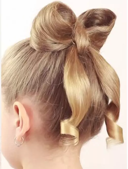 Lätta och vackra frisyrer för tjejer till skolan på 5 minuter (97 bilder): Hur man gör en enkel frisyr med egna händer i steg? Lättare skolalternativ 16808_96