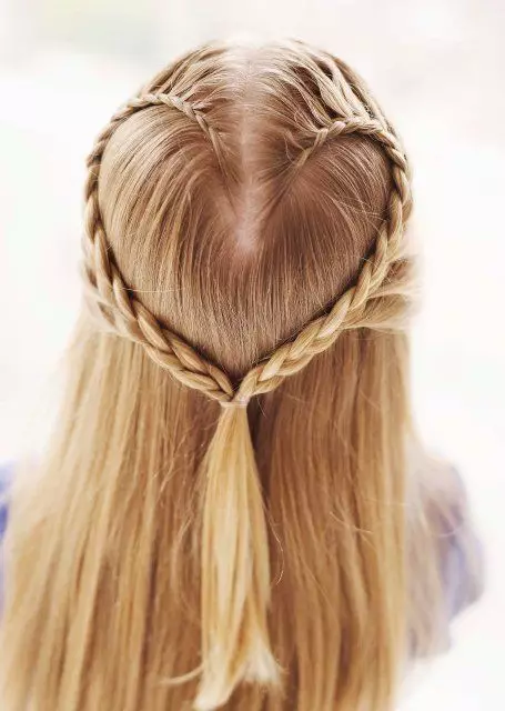 Hairstyles for girls (90 ფოტო): როგორ გააკეთოს ლამაზი და ციცაბო hairstyles ბავშვებისთვის? ყველაზე მაგარი პარამეტრები ბავშვთა hairstyles ერთად ribbons და სხვა აქსესუარები ეტაპობრივად 16809_46