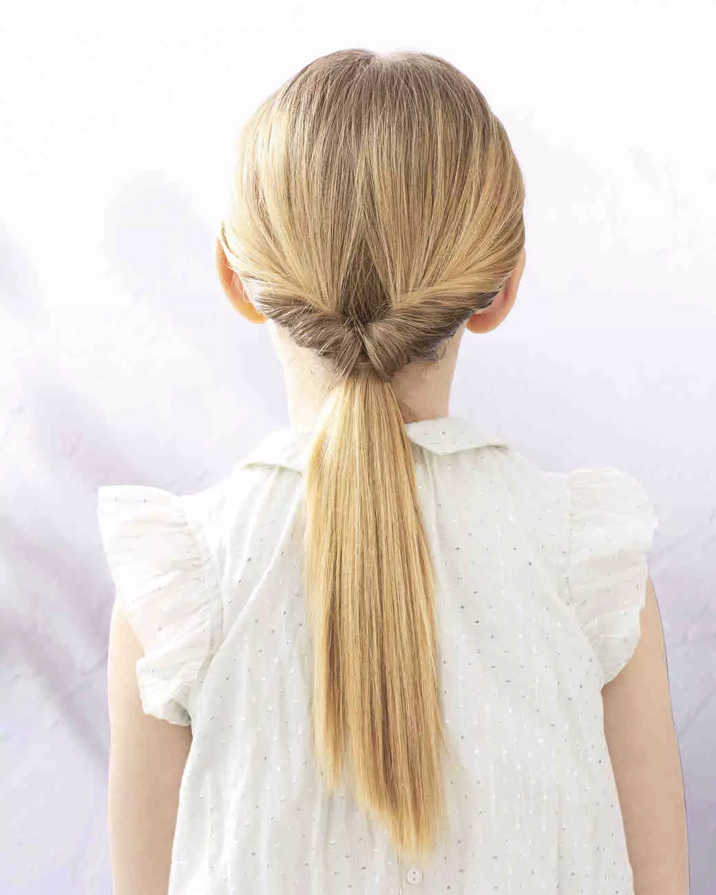 Hairstyles for girls (90 ფოტო): როგორ გააკეთოს ლამაზი და ციცაბო hairstyles ბავშვებისთვის? ყველაზე მაგარი პარამეტრები ბავშვთა hairstyles ერთად ribbons და სხვა აქსესუარები ეტაპობრივად 16809_5